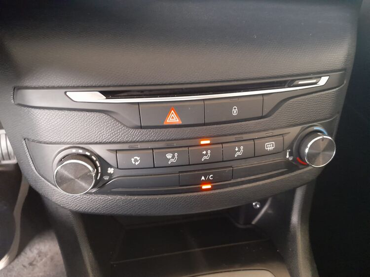 Peugeot 308 1.6 BlueHDi Access foto 12